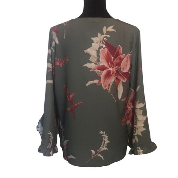 DG2 Floral Keyhole Ruffle Sleeve Blouse in Moss - Size S - NWT - Picture 3 of 6